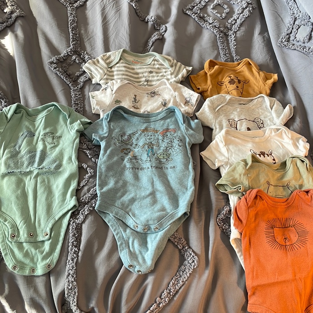 Set of 10 t-shirt onsies (3 months)